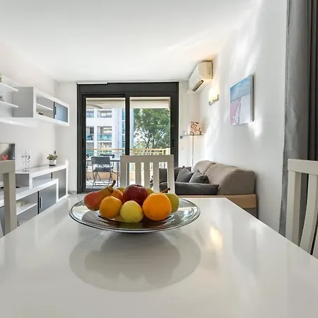 Salou-modern-pool-5'playa-2room-portavntura-ac13